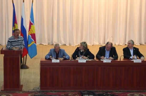 Депутаты ЗСК провели встречу с жителями Темрюкского района