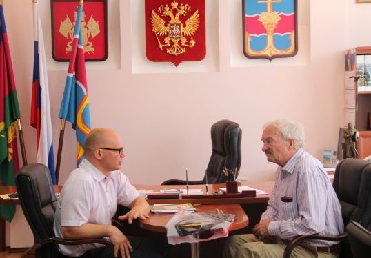 Глава района Сергей Робилко встретился с известным писателем Виктором Лихоносовым