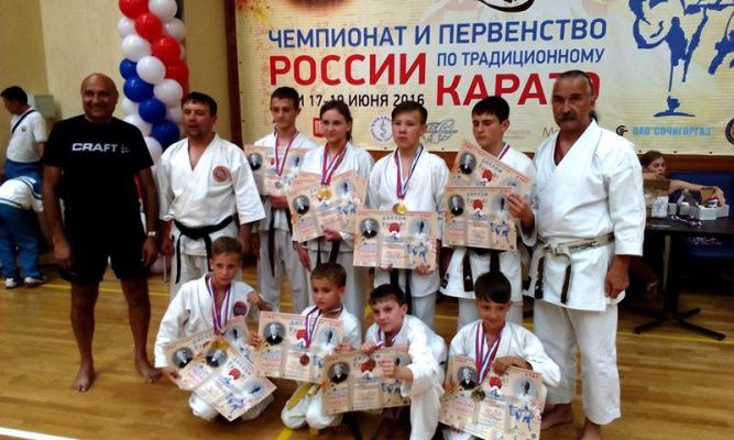 10 золотых, 8 серебряных и 5 бронзовых медалей – итог участия темрюкских каратистов на Первенстве России!