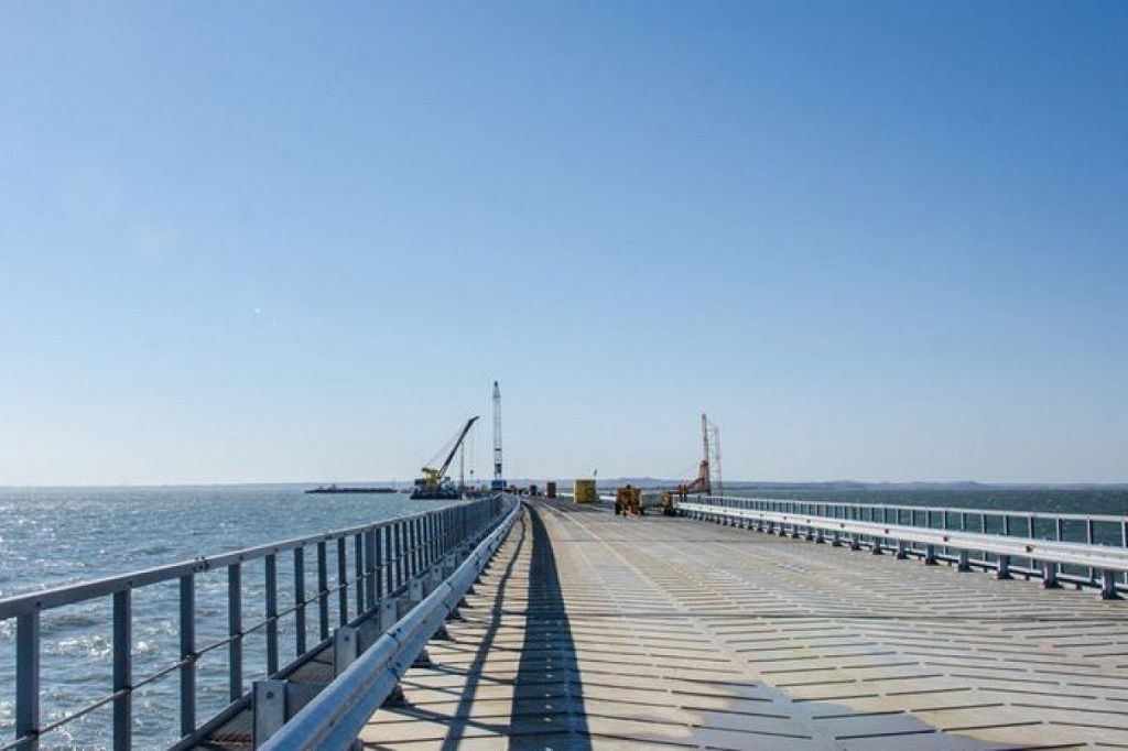 Руководители Кубани и Крыма обсудили вопросы безопасности при строительстве Керченского моста