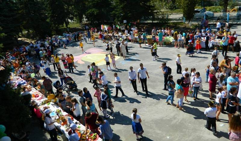 Благотворительная ярмарка в курчанской школе