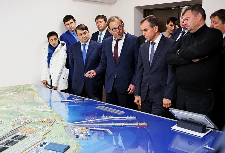 Вениамин Кондратьев и Игорь Левитин осмотрели площадку инвестпроекта по созданию индустриального парка на Таманском полуострове