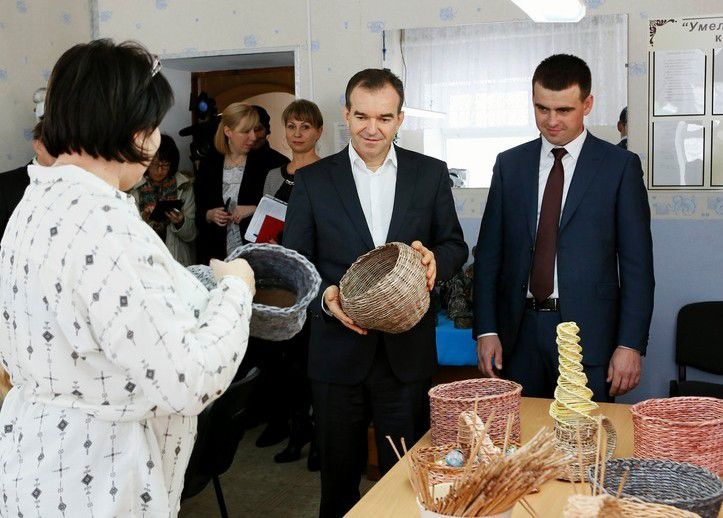 Социальные объекты Старотитаровской посетил губернатор