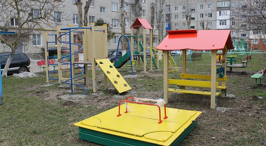 В Темрюке установили 5 новых детских площадок