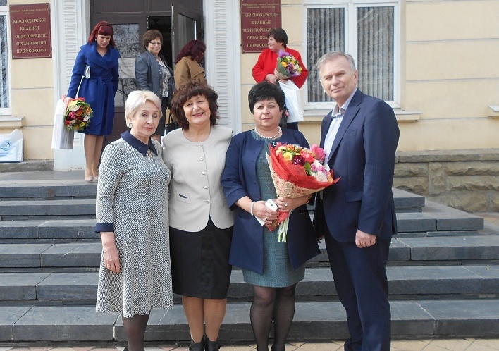Глава Запорожского поселения Нина Колодина стала лауреатом краевого конкурса