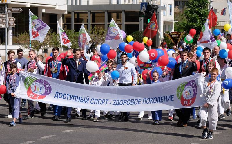 Колона темрюкских юных спортсменов возглавила краевую Первомайскую демонстрацию в Краснодаре!