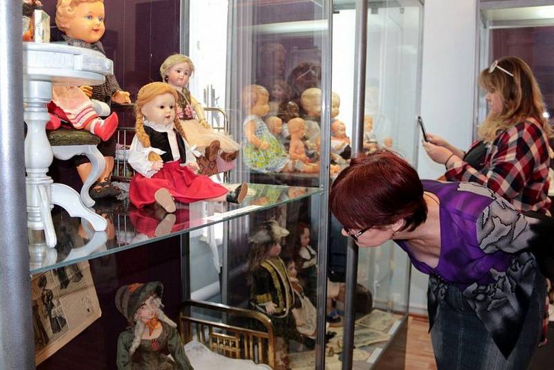 В Темрюке открылась выставка старинных кукол и игрушек