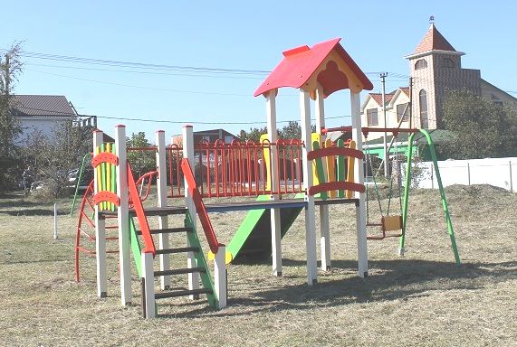 Благоустройство Темрюка: в городе установили 3 детские площадки