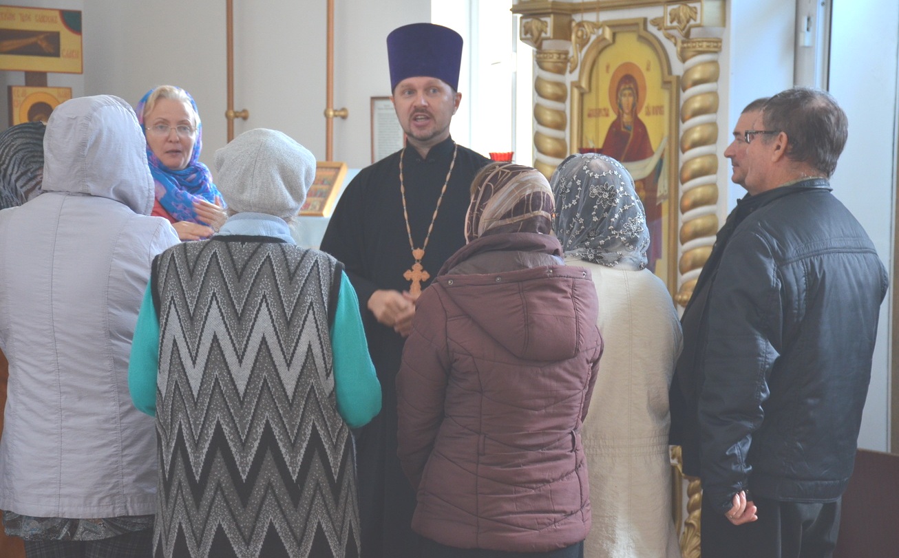 Встреча священнослужителя с членами Темрюкского отделения Всероссийского общества глухих