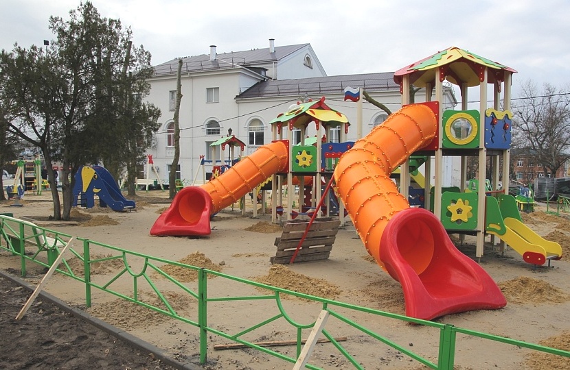 Новая детская площадка в парке им. Пушкина готовится к открытию 