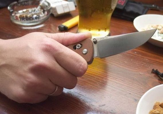 В Темрюке случилась очередная кровавая ссора собутыльников, закончившаяся 11-ю ударами ножом