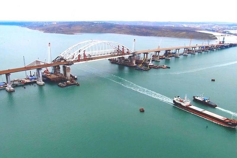 Мостостроители Крымского моста завершили сооружение пролетов под автодорогу