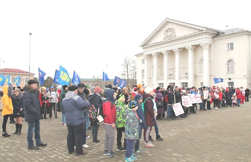 В Темрюке прошёл митинг в поддержку российских олимпийцев