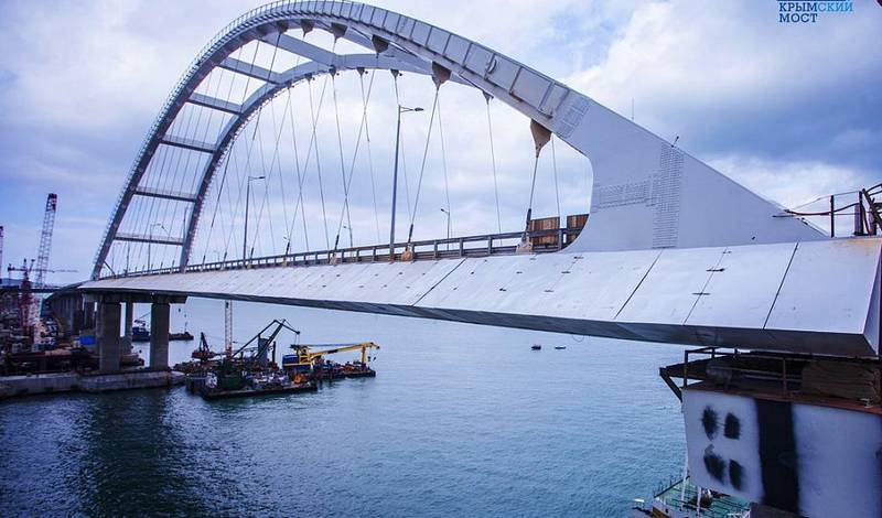 Строители Крымского моста завершили монтаж обтекателей по фасаду автодорожной арки