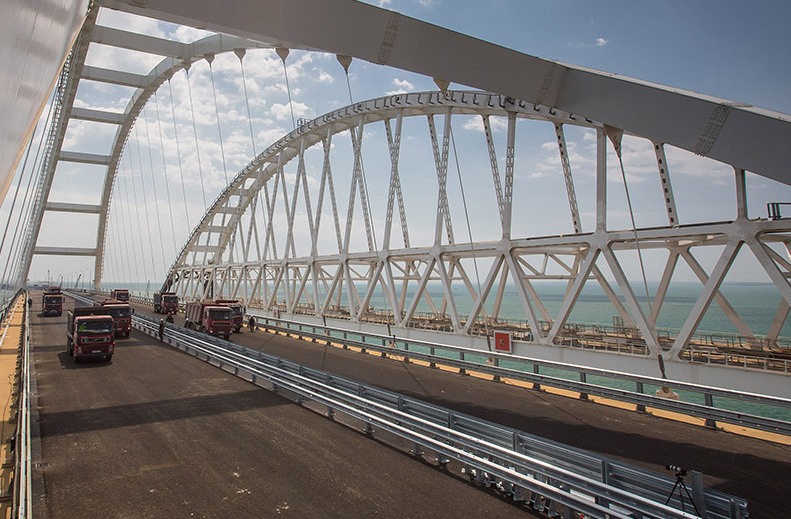 Автодорожная часть Крымского моста сдана заказчику