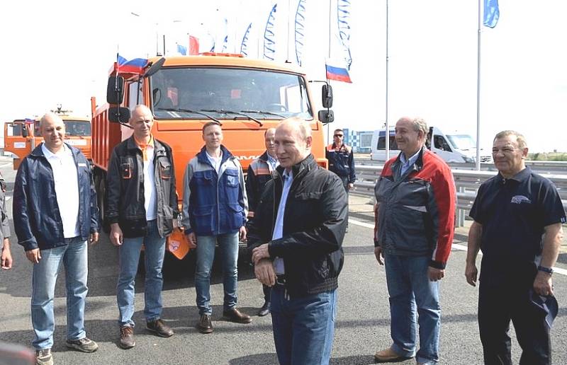 Президент России открыл автодорожную часть Крымского моста