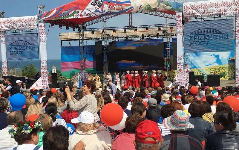Гости «Атамани» отпраздновали открытие Крымского моста