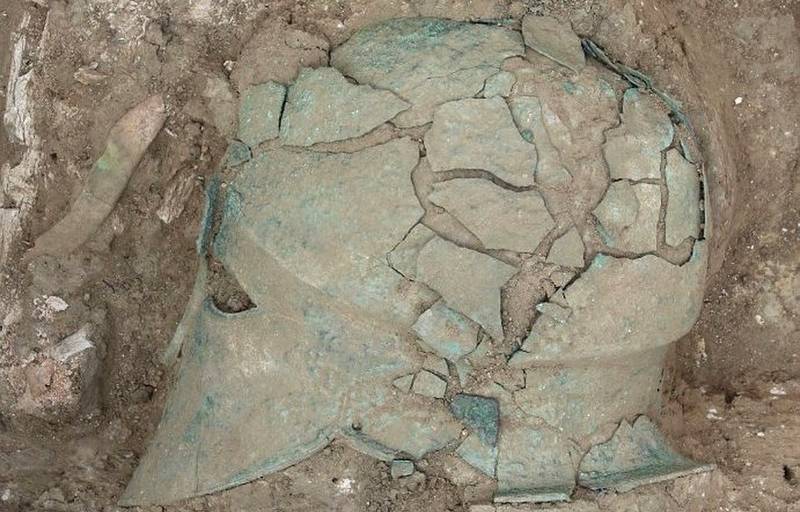 В Темрюкском районе археологи нашли редчайший бронзовый шлем