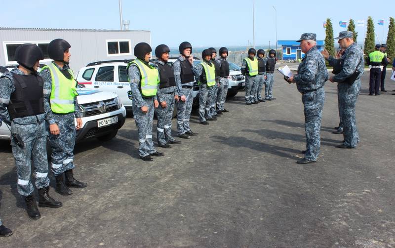 В районе порта Тамань вневедомственные охранники Минтранса задержали перевозчика конопли 