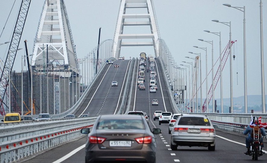 На Крымском мосту установлен рекорд транспортного трафика