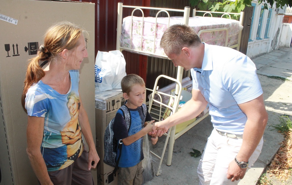 Мэр Темрюка принял участие в благотворительной акции: «Собери ребёнка в школу»