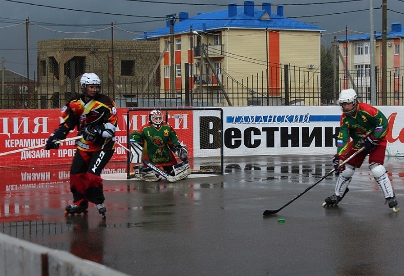 На территории спортивного комплекса «Скиф» состоялся 2-ой открытый турнир по хоккею на роликовых коньках «Золото скифа»