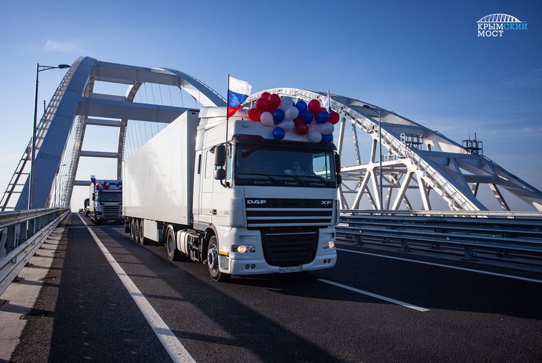 Новости уходящей недели: на Крымском мосту открыли движение грузовых автомобилей 