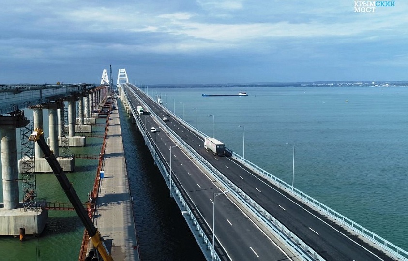 За 1-ую неделю октября по Крымскому мосту проехали 10 тысяч грузовиков 
