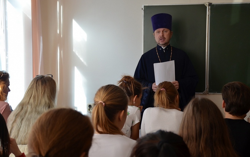 Беседы со студентами, приуроченные к предстоящим праздникам Казанской иконы Божьей Матери и Дню народного единства