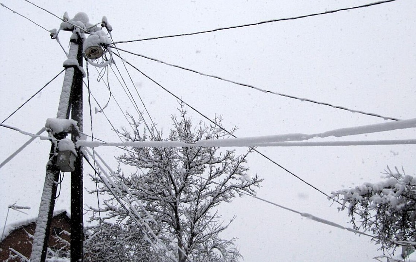 Нарушенное в Темрюкском районе из-за погодных условий энергоснабжение  обещают восстановить до конца сегодняшнего дня
