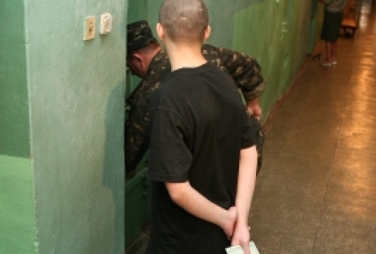 14-летнего стрелка из Ахтанизовской посадили в изолятор временного содержания