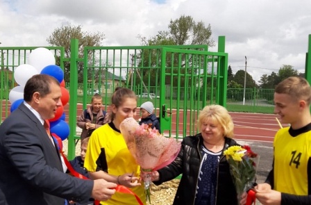 В День Победы в Старотитаровской открыли новую современную спортивную площадку