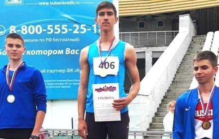 Темрючанин Михаил Романов завоевал «золото» на Первенстве края в беге на 400 метров!