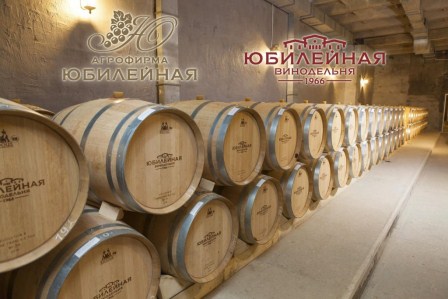 Один из крупнейших в Темрюкском районе винзаводов «Винодельня Юбилейная» по собственному желанию обанкротился