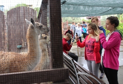 Темрюкские полицейские и общественники свозили детей из школы-интерната в зоопарк
