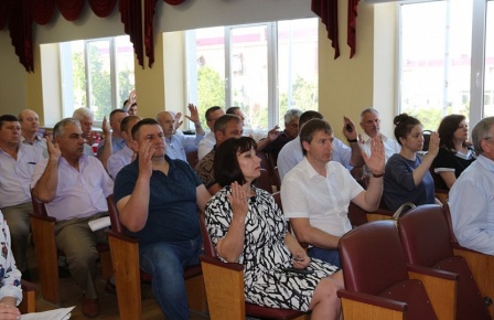На внеочередной сессии районного Совета депутаты внесли более 20-ти изменений в Устав муниципалитета