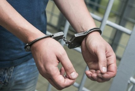 Темрюкские полицейские задержали мужчину, находившегося в федеральном розыске за кражу