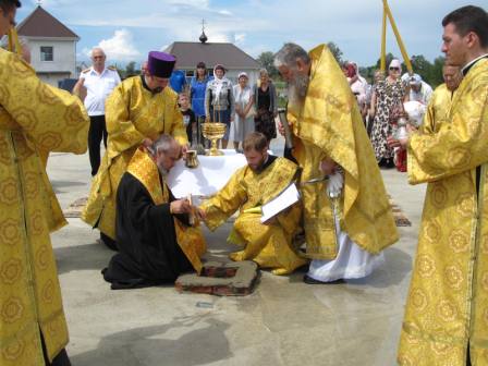 В Семеноводческом состоялась торжественная закладка закладного камня в фундамент местного храма