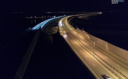 На железнодорожном участке Крымского моста опробовали подсветку