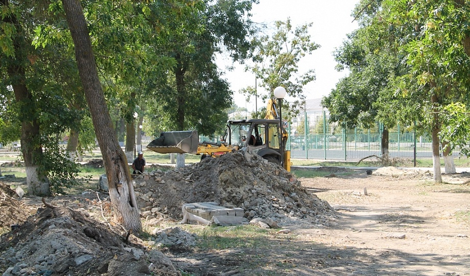 Районное руководство проинспектировало ход капитальных реконструкций парков муниципалитета 
