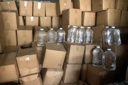 В Темрюке анапская полиция «накрыла» подпольный склад алкоголя, где было изъято более 20 тонн спирта