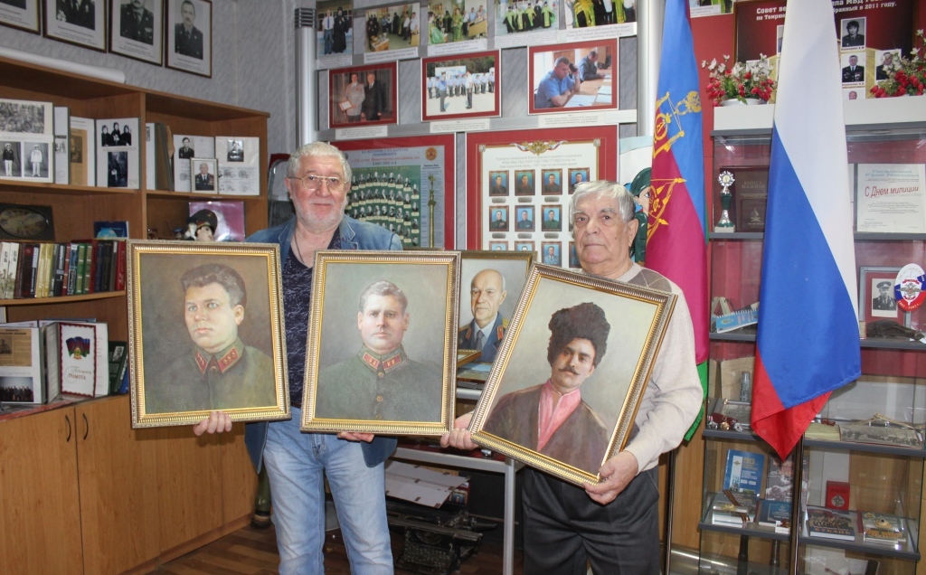 Галерея темрюкского ОМВД пополнилась портретами первых 3-ёх начальников местной милиции