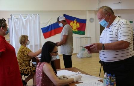 В Темрюкском районе в Общероссийском референдуме по поправкам в Конституцию уже проголосовали более 80% избирателей