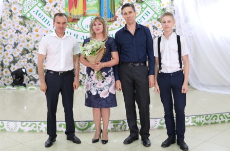 Губернатор Кубани наградил многодетную семью Конюк из Темрюкского района медалью «Родительская доблесть»