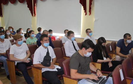 Заместитель краевого министра образования, науки и молодёжной политики провел встречу с молодёжным активом Темрюкского района 