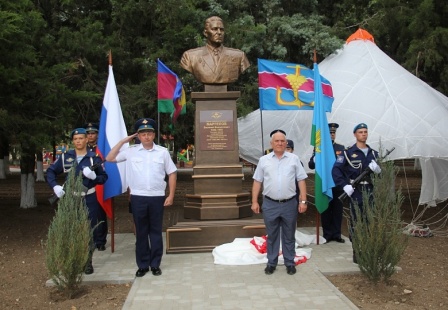 В станице Старотитаровской открыли памятник Василию Маргелову
