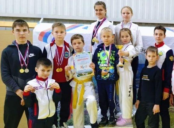 15 золотых, 7 серебряных и 4 бронзовые медали завоевали темрючане на детско-юношеских краевых соревнованиях по тхэквон-до