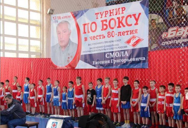 В Темрюкском районе прошёл турнир по боксу в честь большого юбилея легендарного земляка-спортсмена Евгения Смолы