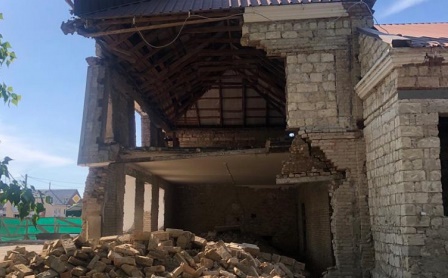 В Кучугурах рухнула стена ремонтируемого ДК