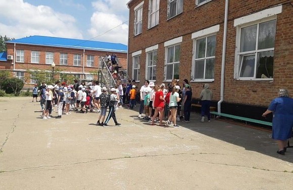 В школах Темрюкского района открылись профильные детские лагеря дневного пребывания 